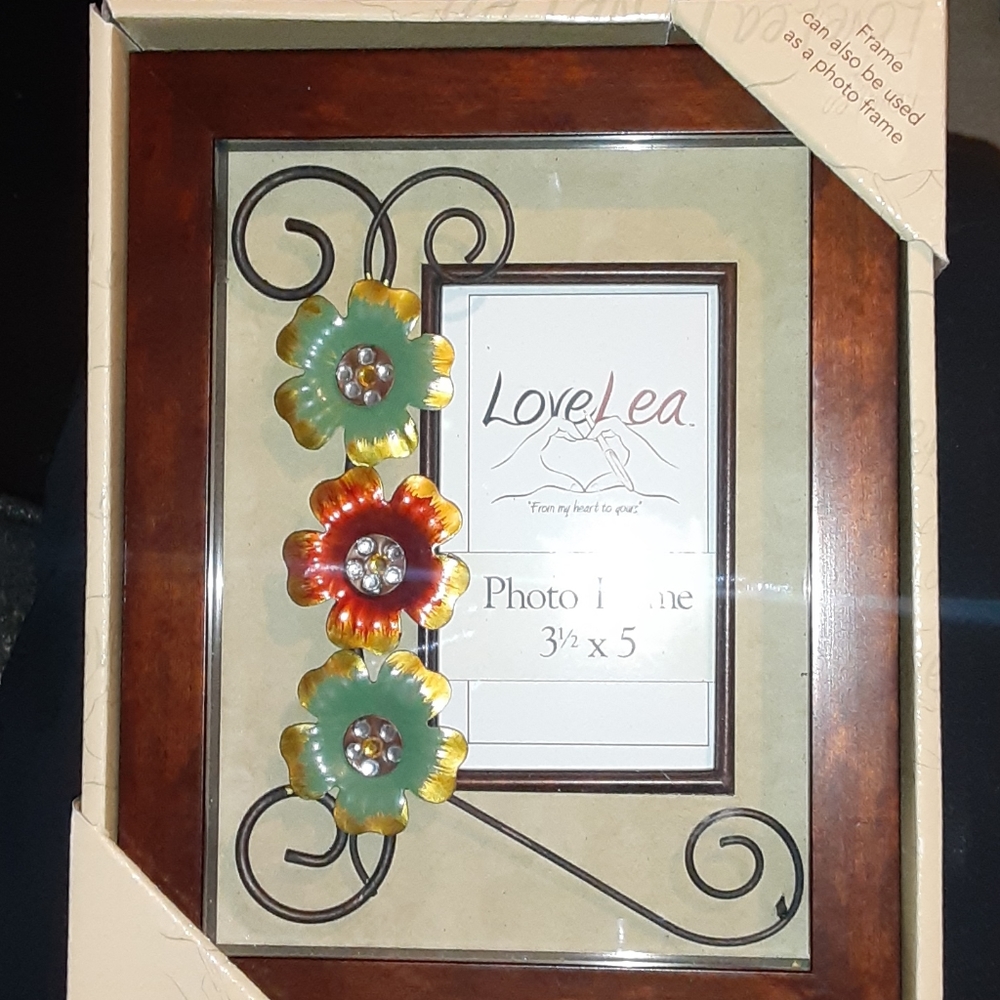 NEW Wood & Glass Photo Frame w. Metal Flower Decor